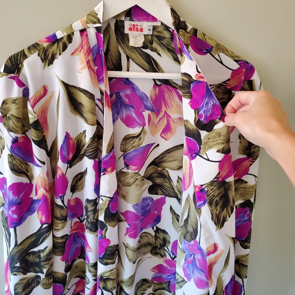 Alia 16 Vintage 90s Romantic Feminine Bold Floral Resortwear Satin Kimono - Picture 6 of 16